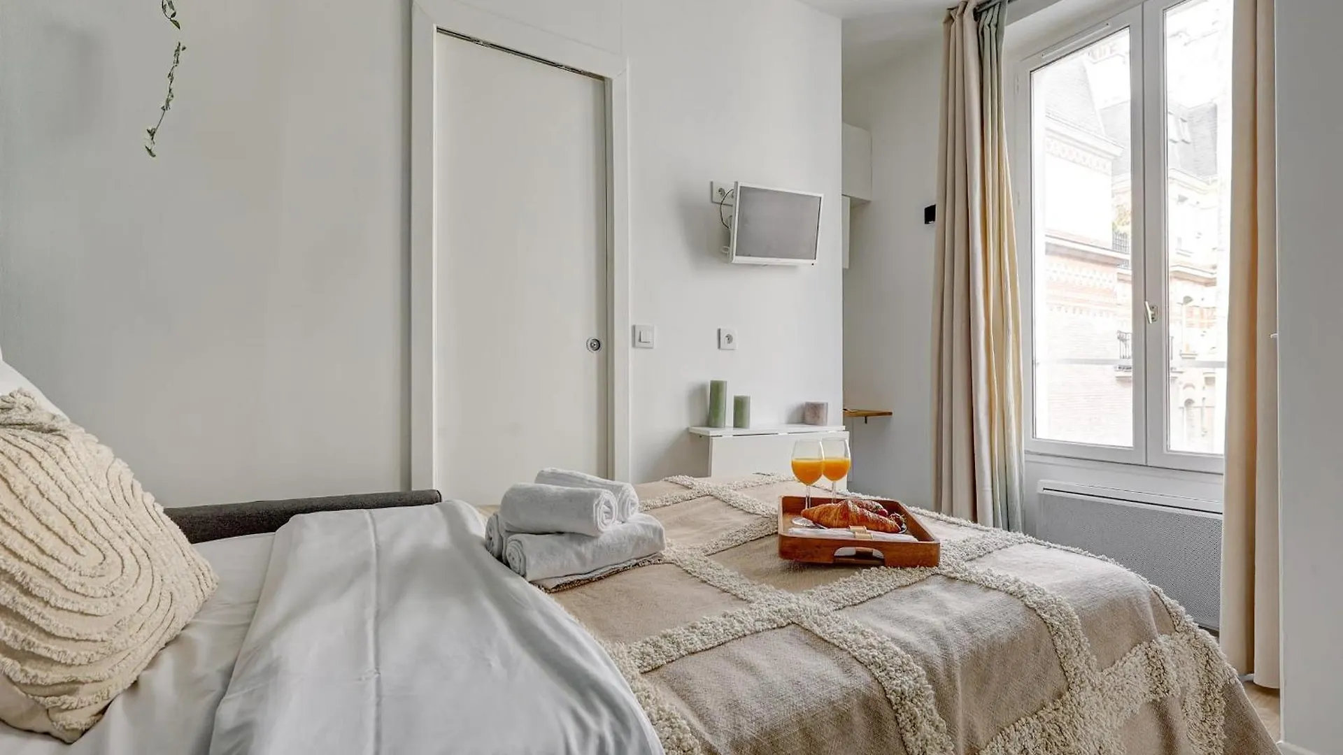 Area Of Montorgueil 1 Br Apartment Paris France